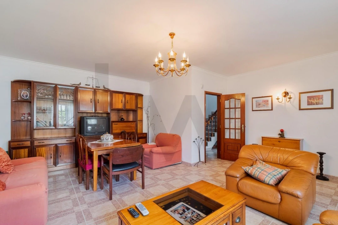 Moradia T5 para Venda em Laranjeiro e Feijó Foto 5