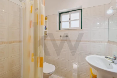 Moradia T5 para Venda em Laranjeiro e Feijó