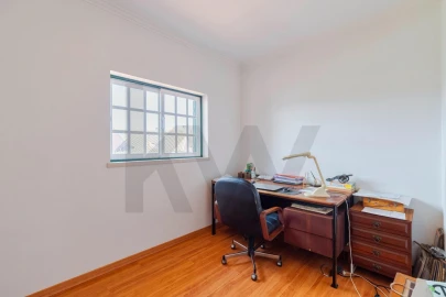 Moradia T5 para Venda em Laranjeiro e Feijó