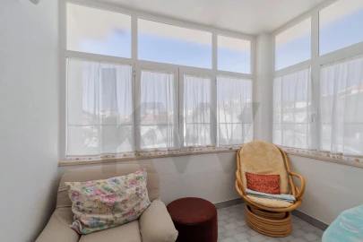 Moradia T5 para Venda em Laranjeiro e Feijó