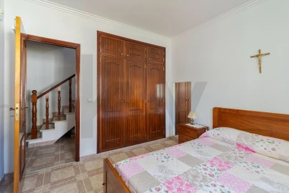 Moradia T5 para Venda em Laranjeiro e Feijó