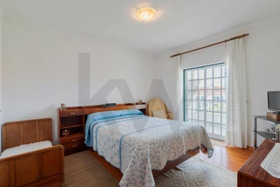 Moradia T5 para Venda em Laranjeiro e Feijó