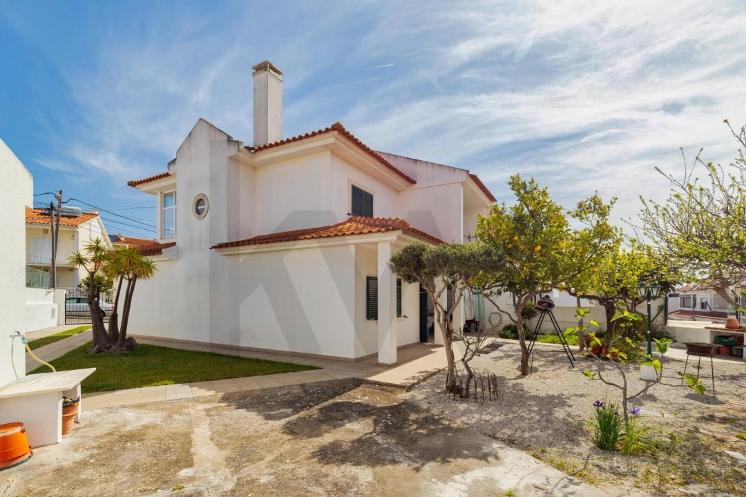 Moradia T5 para Venda em Laranjeiro e Feijó Foto 25