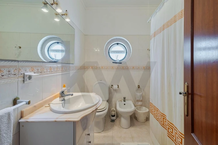 Moradia T5 para Venda em Laranjeiro e Feijó Foto 22