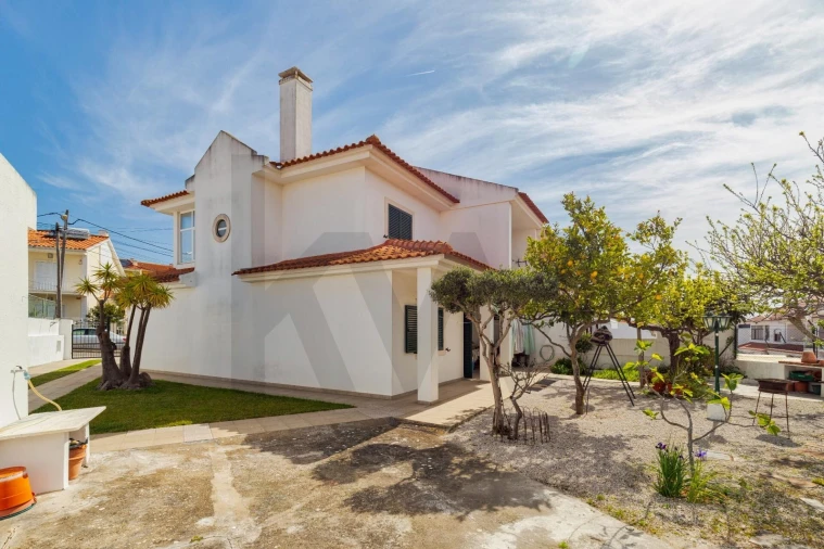 Moradia T5 para Venda em Laranjeiro e Feijó Foto 25