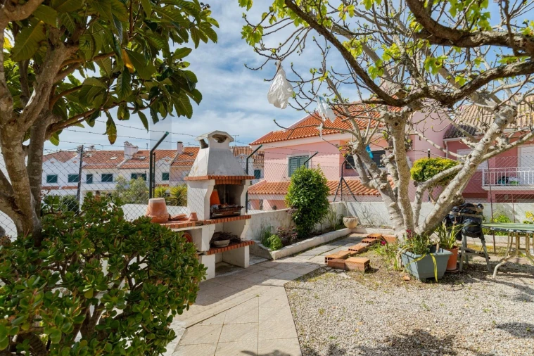 Moradia T5 para Venda em Laranjeiro e Feijó Foto 24