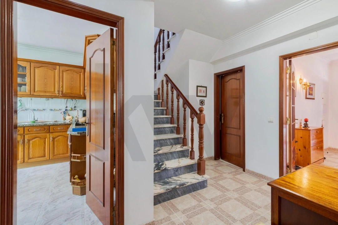 Moradia T5 para Venda em Laranjeiro e Feijó Foto 3