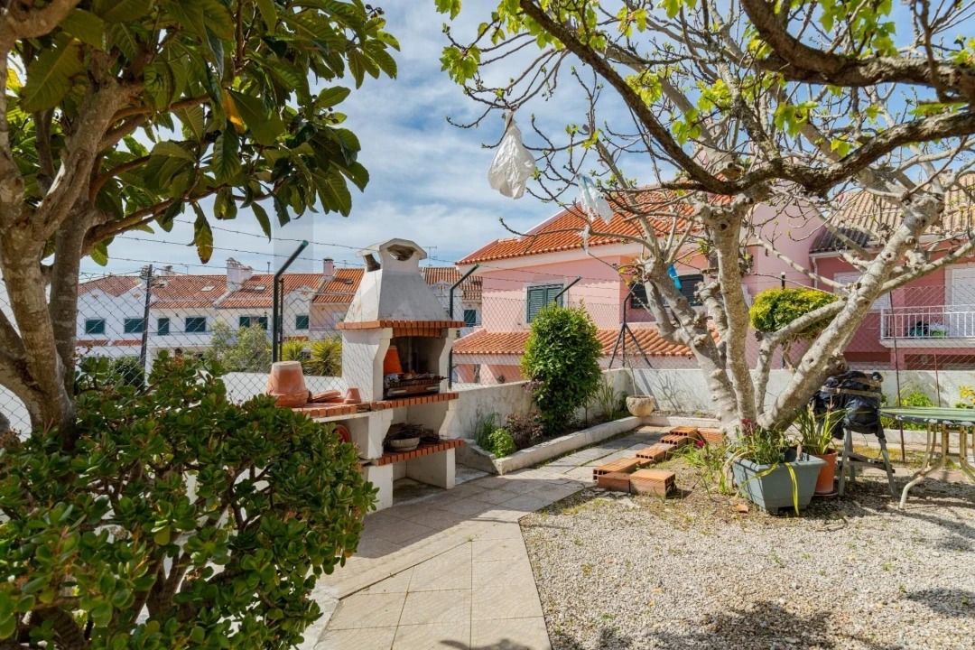 Moradia T5 para Venda em Laranjeiro e Feijó Foto 24