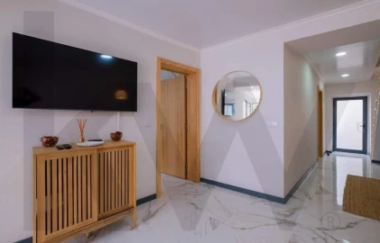 Moradia T5 para Venda em Ponta Delgada (São José)