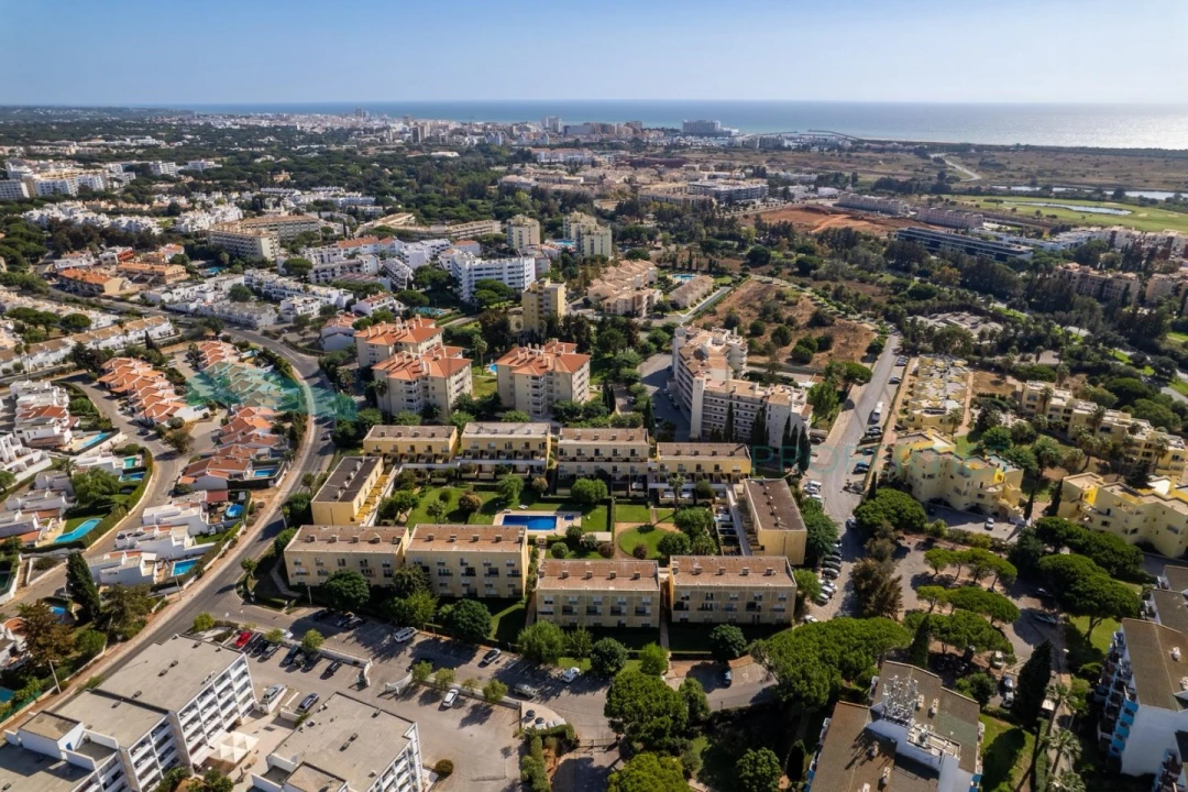 Apartamento T3 para Venda em Quarteira Foto 6