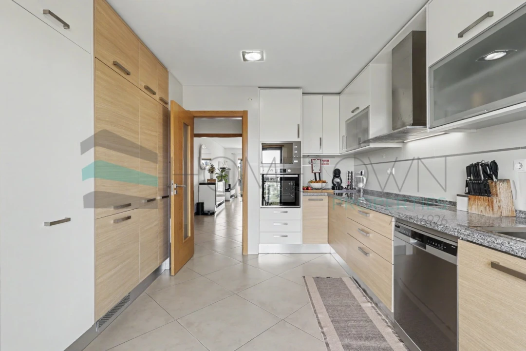 Apartamento T3 para Venda em Quarteira Foto 3