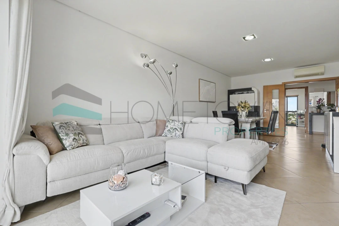 Apartamento T3 para Venda em Quarteira Foto 11