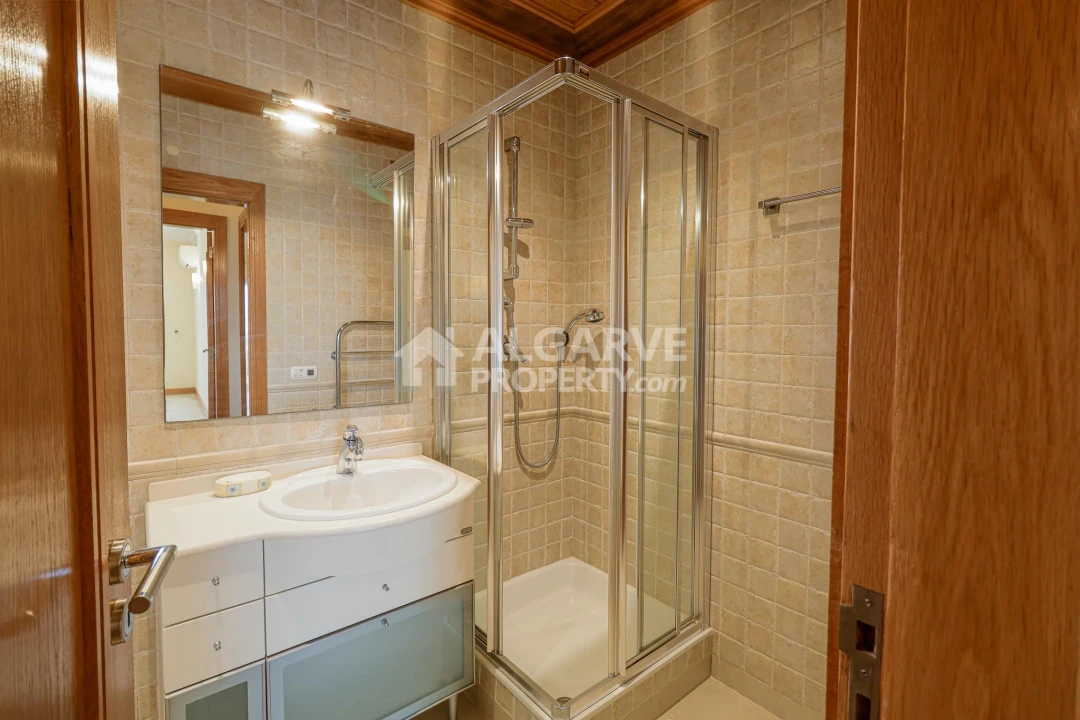 Apartamento T2 para Venda em Quarteira Foto 17