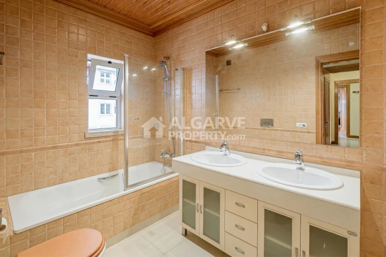 Apartamento T2 para Venda em Quarteira Foto 7