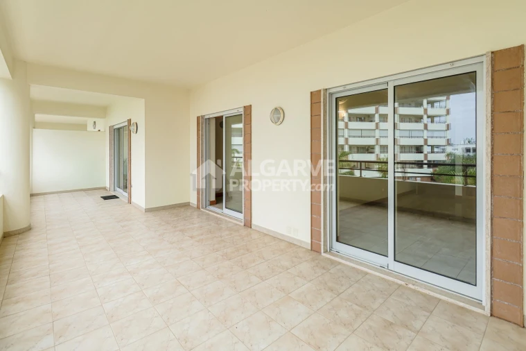 Apartamento T2 para Venda em Quarteira Foto 18