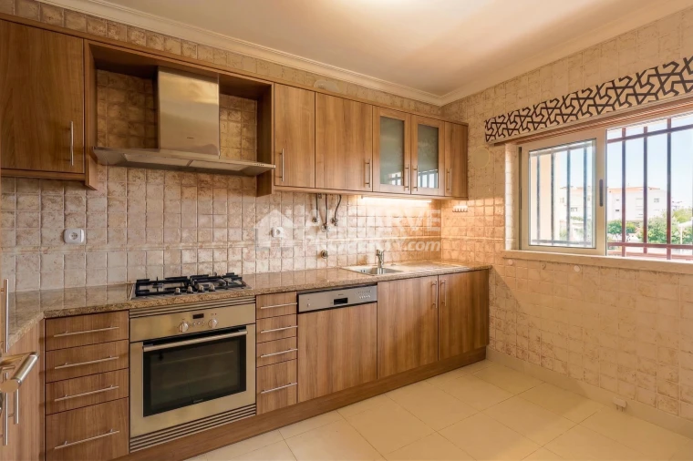 Apartamento T2 para Venda em Quarteira Foto 4
