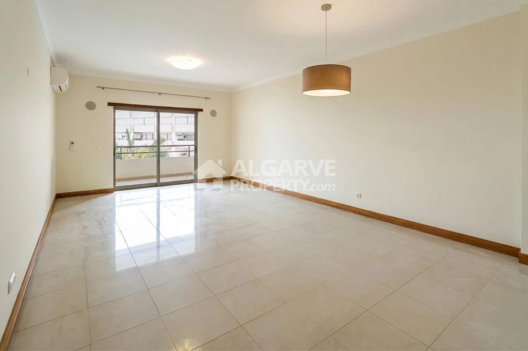 Apartamento T2 para Venda em Quarteira Foto 2