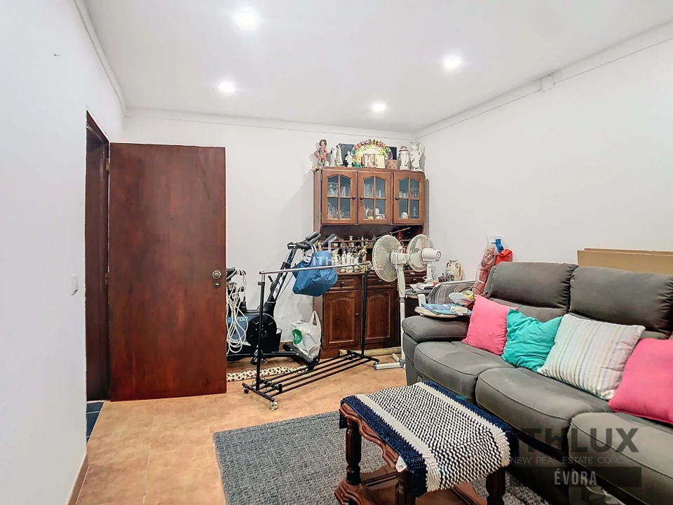 Moradia T3 para Venda em Viana do Alentejo Foto 6