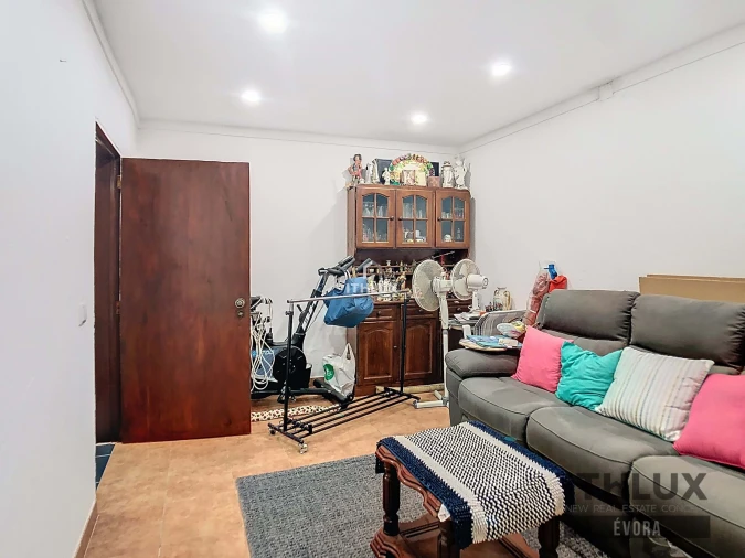 Moradia T3 para Venda em Viana do Alentejo Foto 6