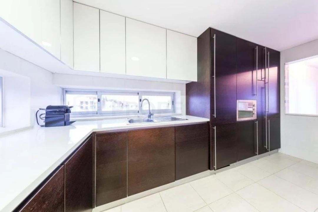 Apartamento T2 para Venda em Quarteira Foto 11