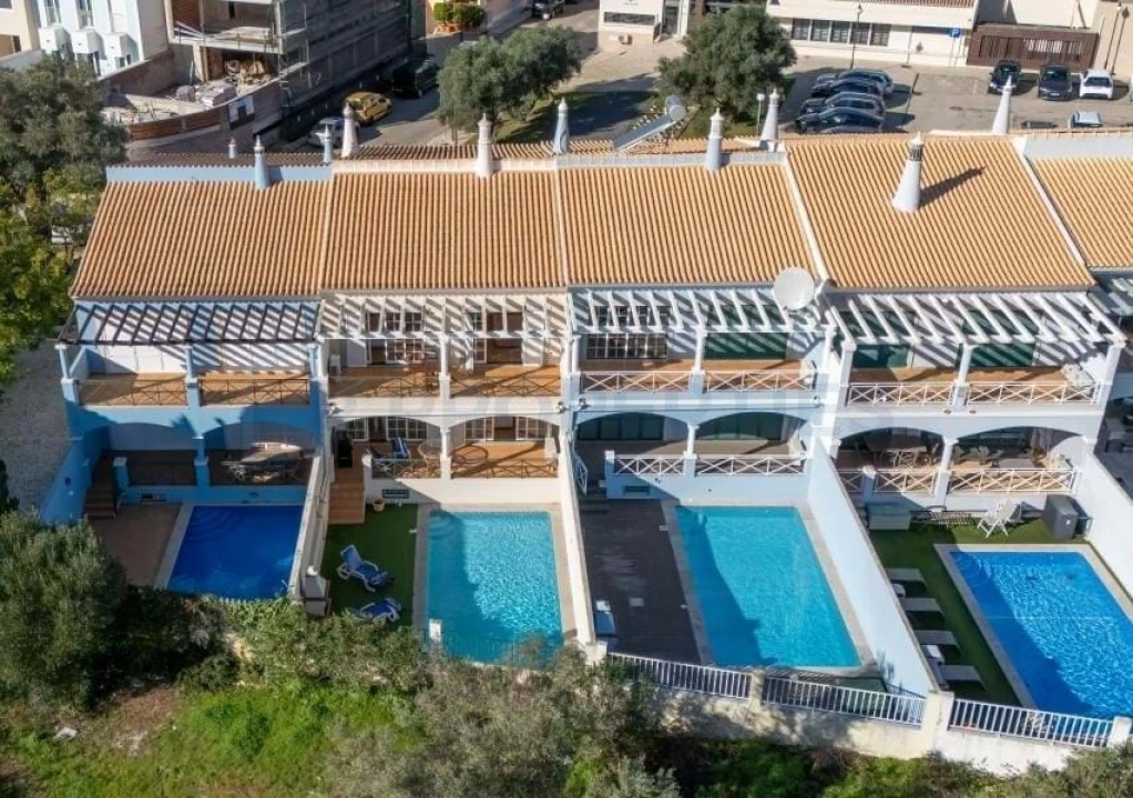 Moradia T4 para Venda em Quarteira Foto 1