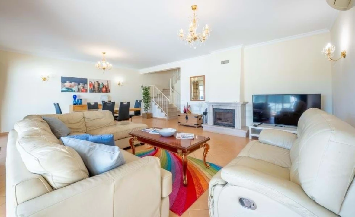 Moradia T4 para Venda em Quarteira Foto 2