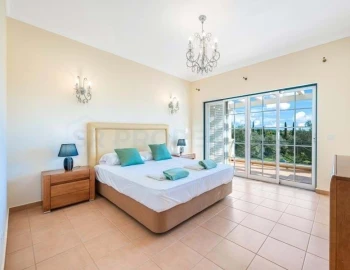 Moradia T4 para Venda em Quarteira