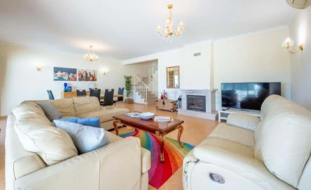 Moradia T4 para Venda em Quarteira