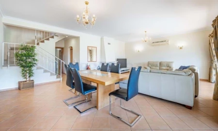 Moradia T4 para Venda em Quarteira