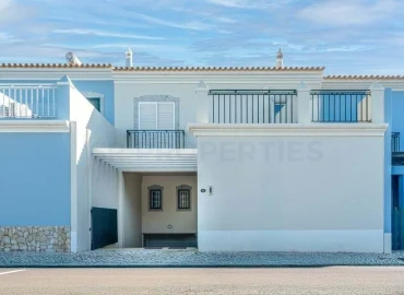Moradia T4 para Venda em Quarteira