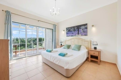 Moradia T4 para Venda em Quarteira