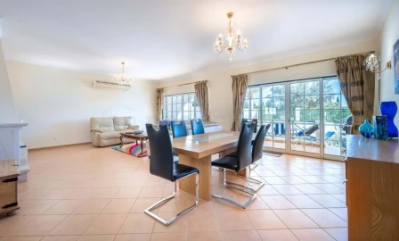 Moradia T4 para Venda em Quarteira