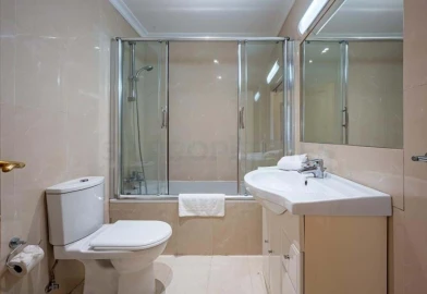 Moradia T4 para Venda em Quarteira