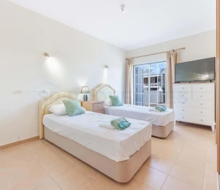 Moradia T4 para Venda em Quarteira