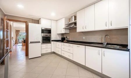 Moradia T4 para Venda em Quarteira