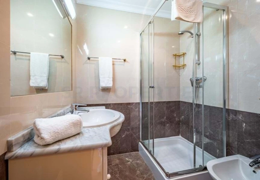 Moradia T4 para Venda em Quarteira Foto 16