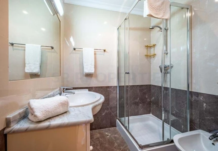 Moradia T4 para Venda em Quarteira Foto 16