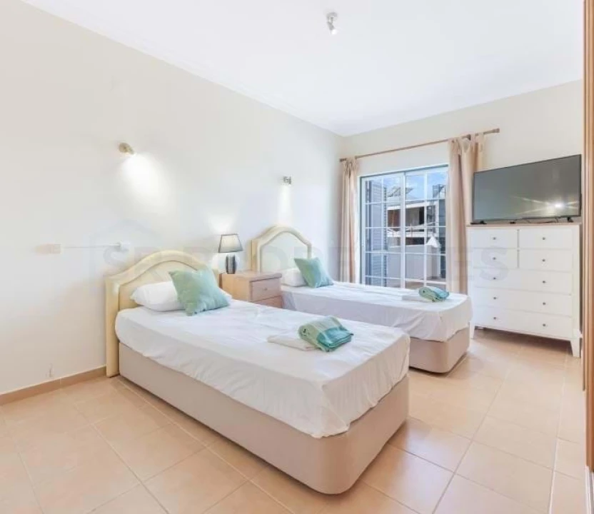 Moradia T4 para Venda em Quarteira Foto 12