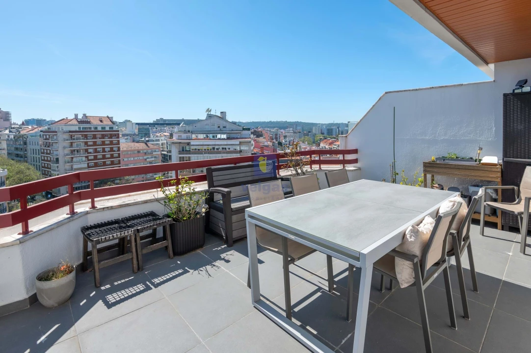 Apartamento T5 para Venda em Avenidas Novas Foto 9