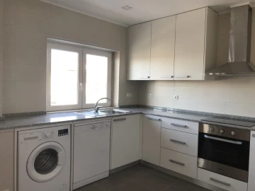 Apartamento T2 para Arrendamento em Abrantes (São Vicente e São João) e Alferrarede