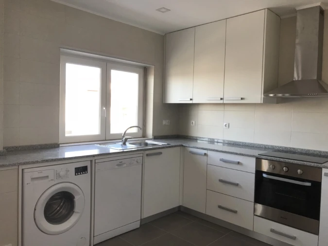 Apartamento T2 para Arrendamento em Abrantes (São Vicente e São João) e Alferrarede Foto 7