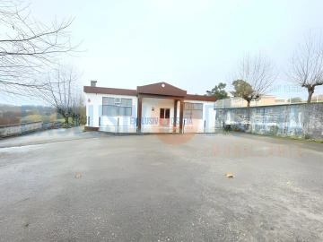 Loja para Venda em Oliveira do Bairro