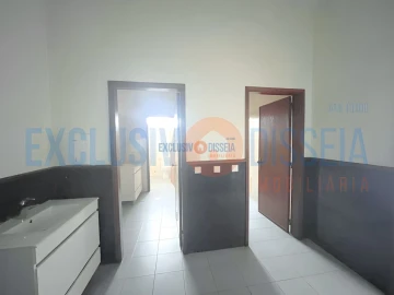 Loja para Venda em Oliveira do Bairro