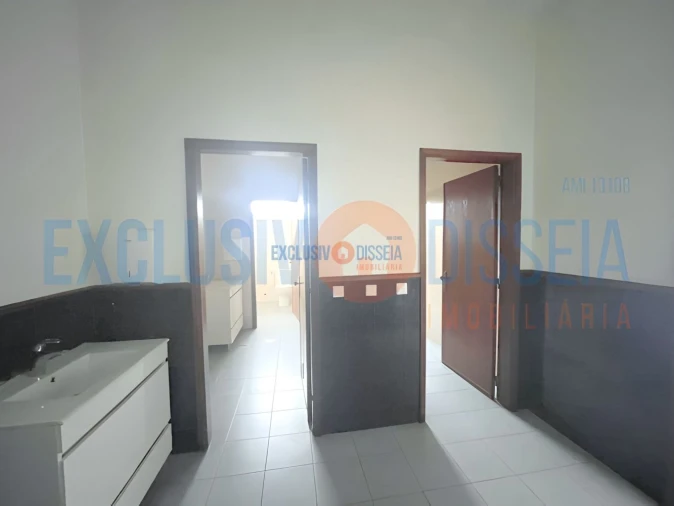 Loja para Venda em Oliveira do Bairro Foto 12