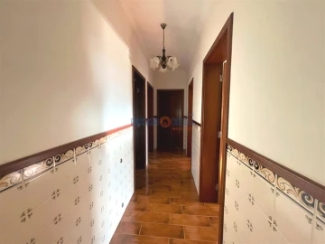 Moradia T4 para Venda em Aguada de Cima