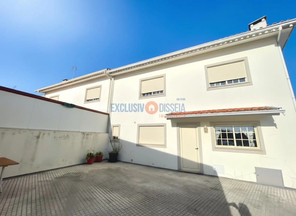 Moradia T4 para Venda em Aguada de Cima Foto 1