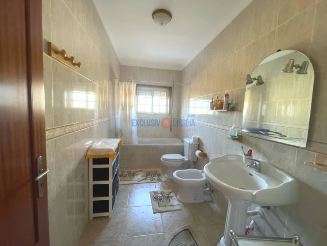 Moradia T4 para Venda em Aguada de Cima Foto 18