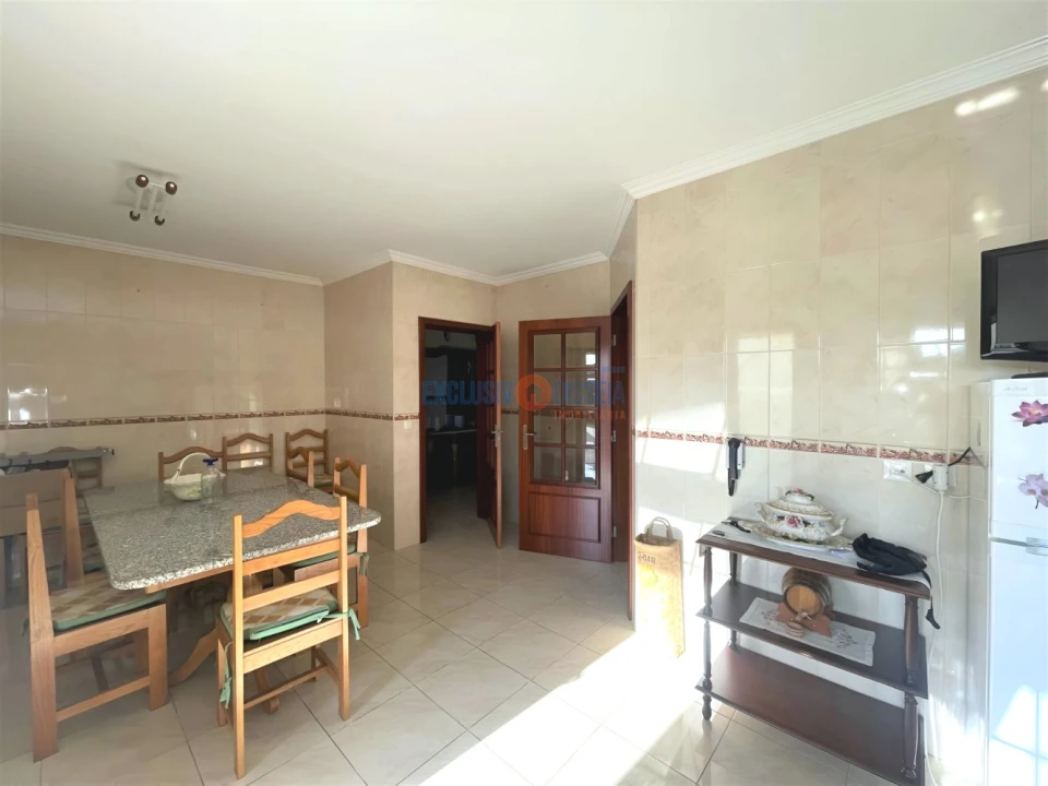 Moradia T4 para Venda em Aguada de Cima Foto 3