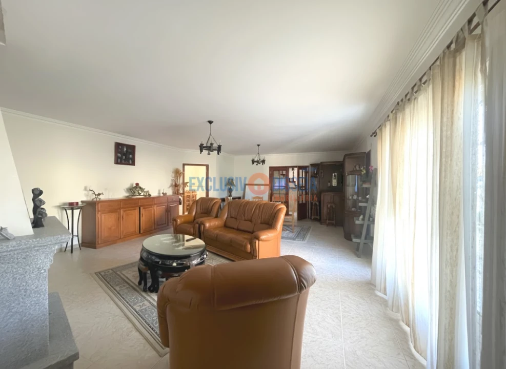 Moradia T4 para Venda em Aguada de Cima Foto 6