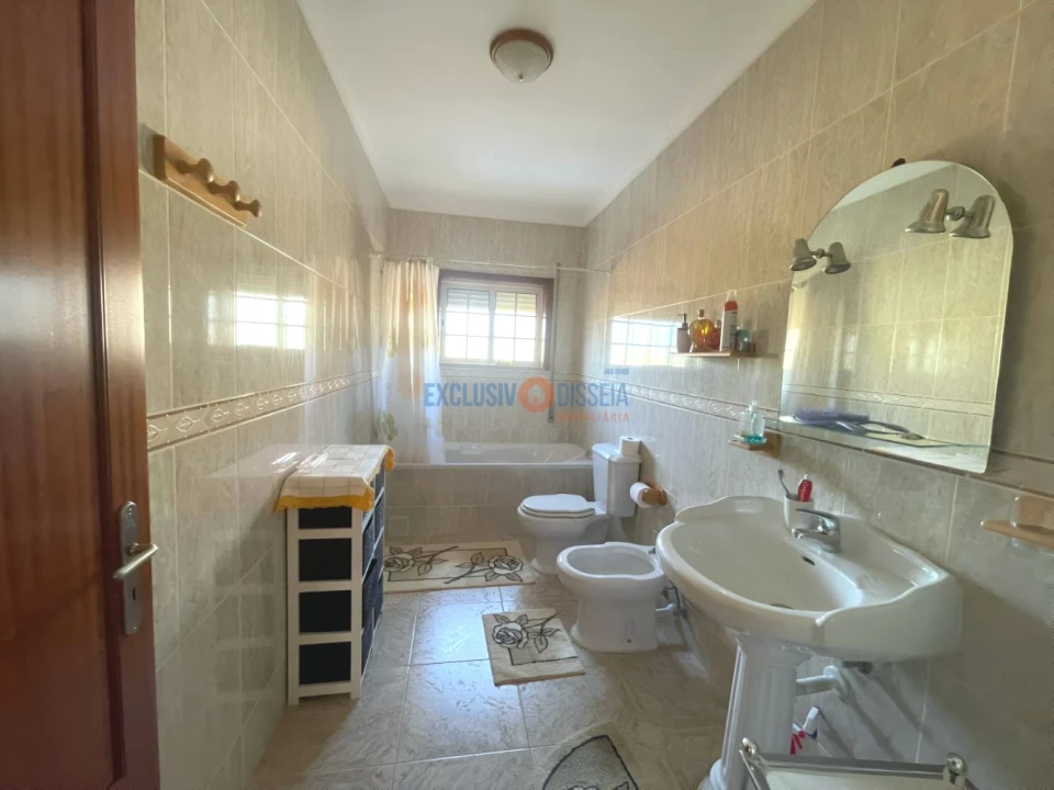 Moradia T4 para Venda em Aguada de Cima Foto 18